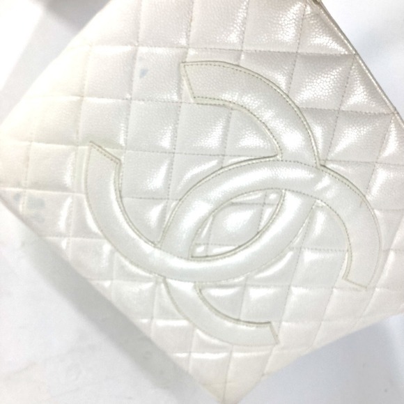 CHANEL White Caviar Leather Logo Shoulder Bag - Picture 11 of 16